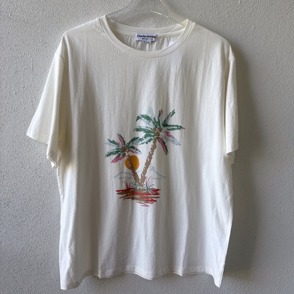Charlie Holiday Tee Tropical Size L NWT 100% Cotton Short Sleeve Summer Beach‎